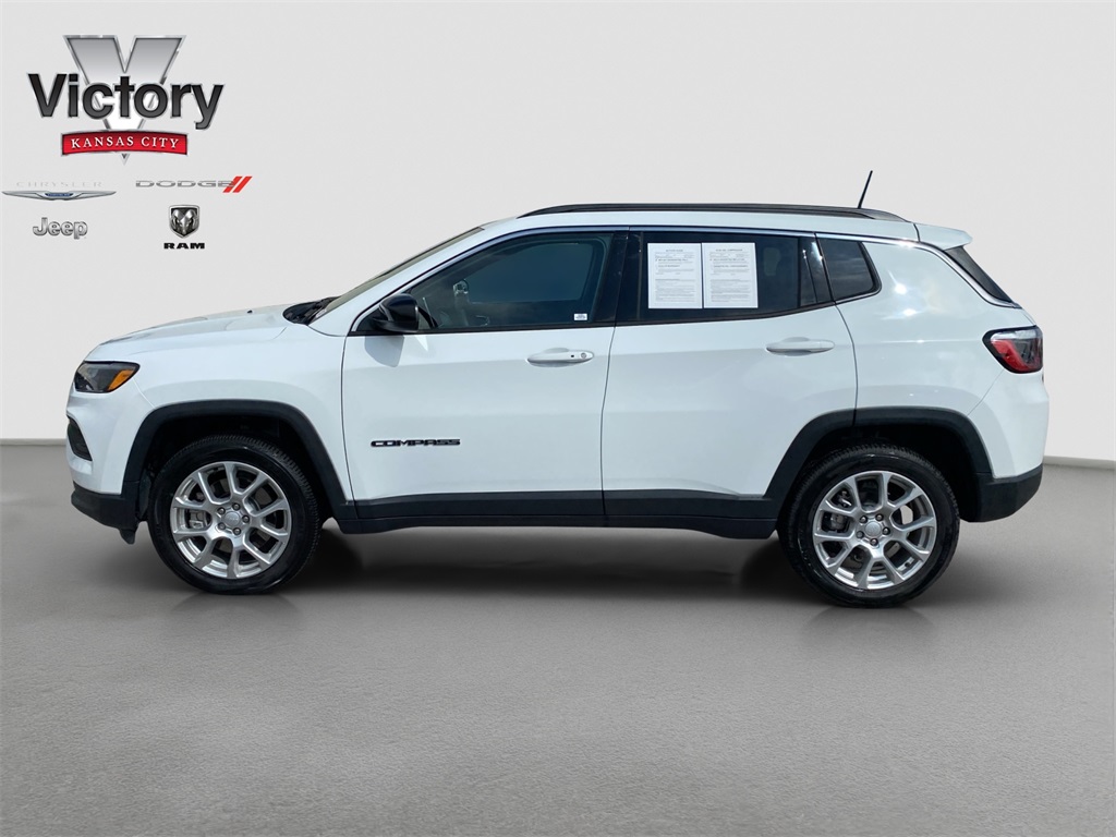 2024 Jeep Compass Latitude Lux photo 2