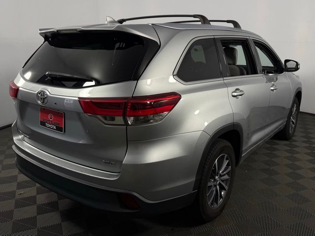 2017 Toyota Highlander XLE photo 5