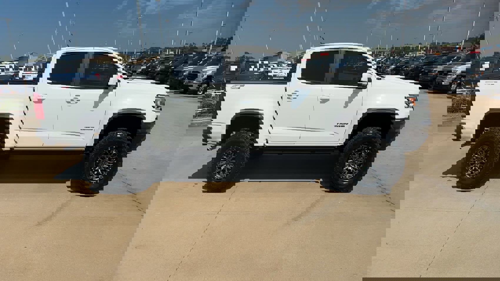 2019 Chevrolet Colorado ZR2 photo 2