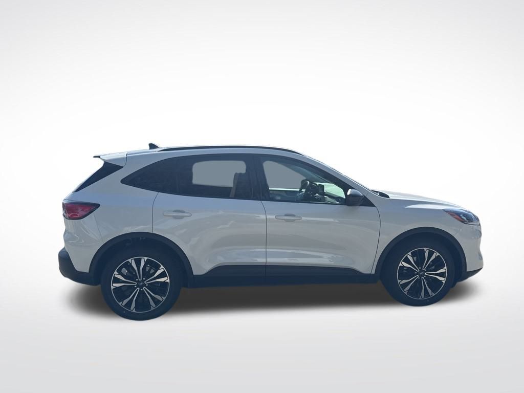 2022 Ford Escape SE photo 3