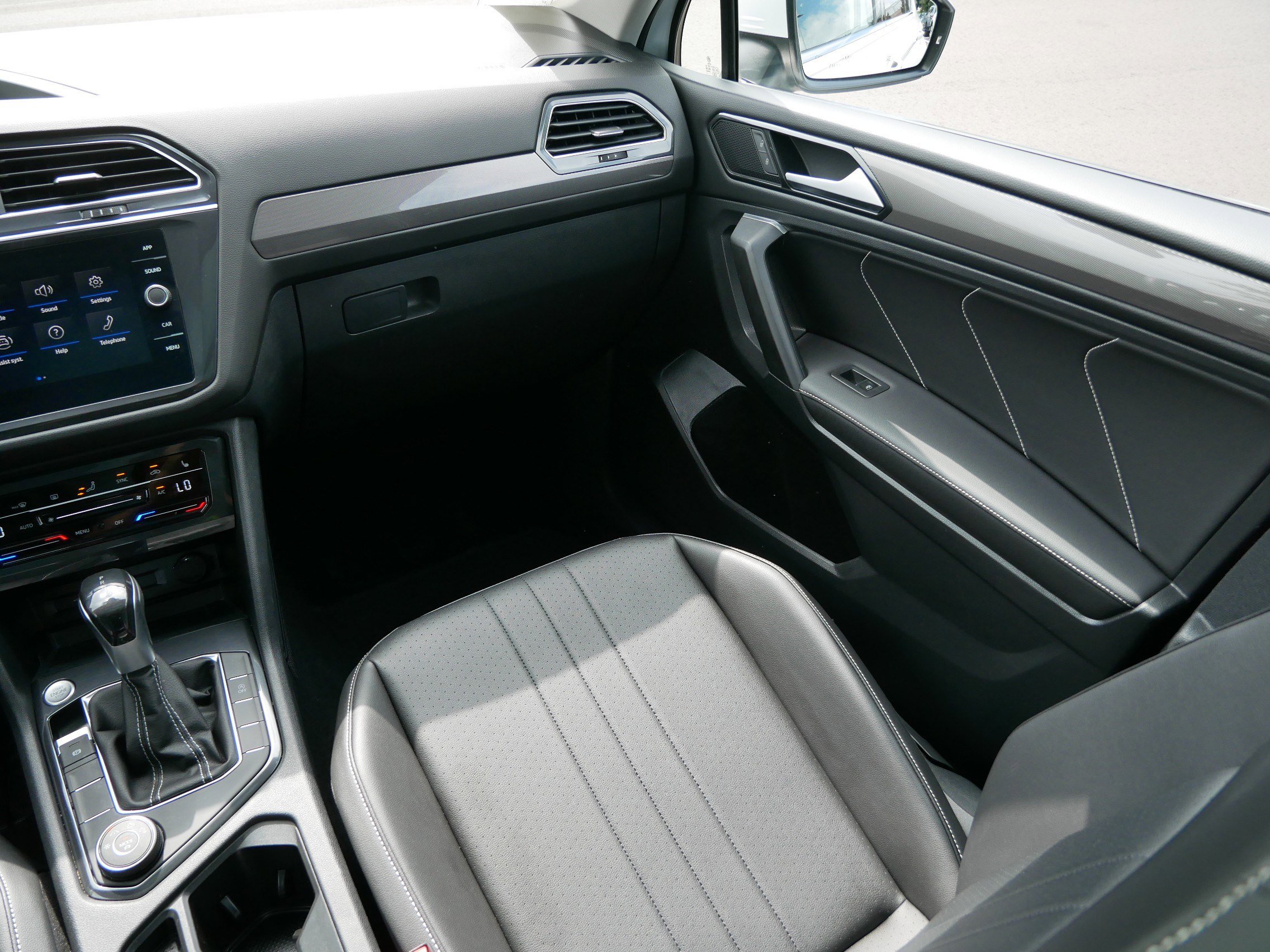 2022 Volkswagen Tiguan SE photo 11