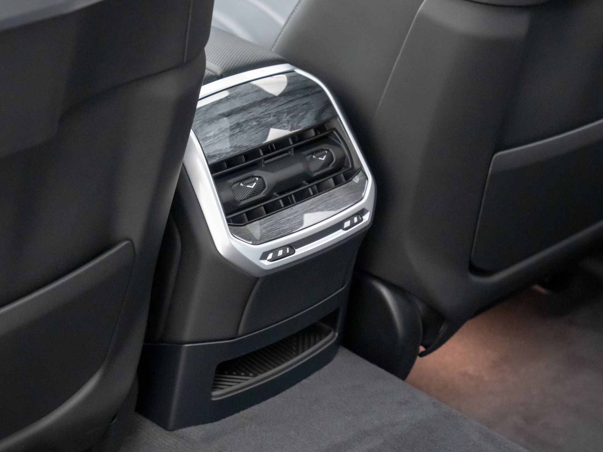New 2025 Dravit Grey Metallic BMW 760i xDrive image 18