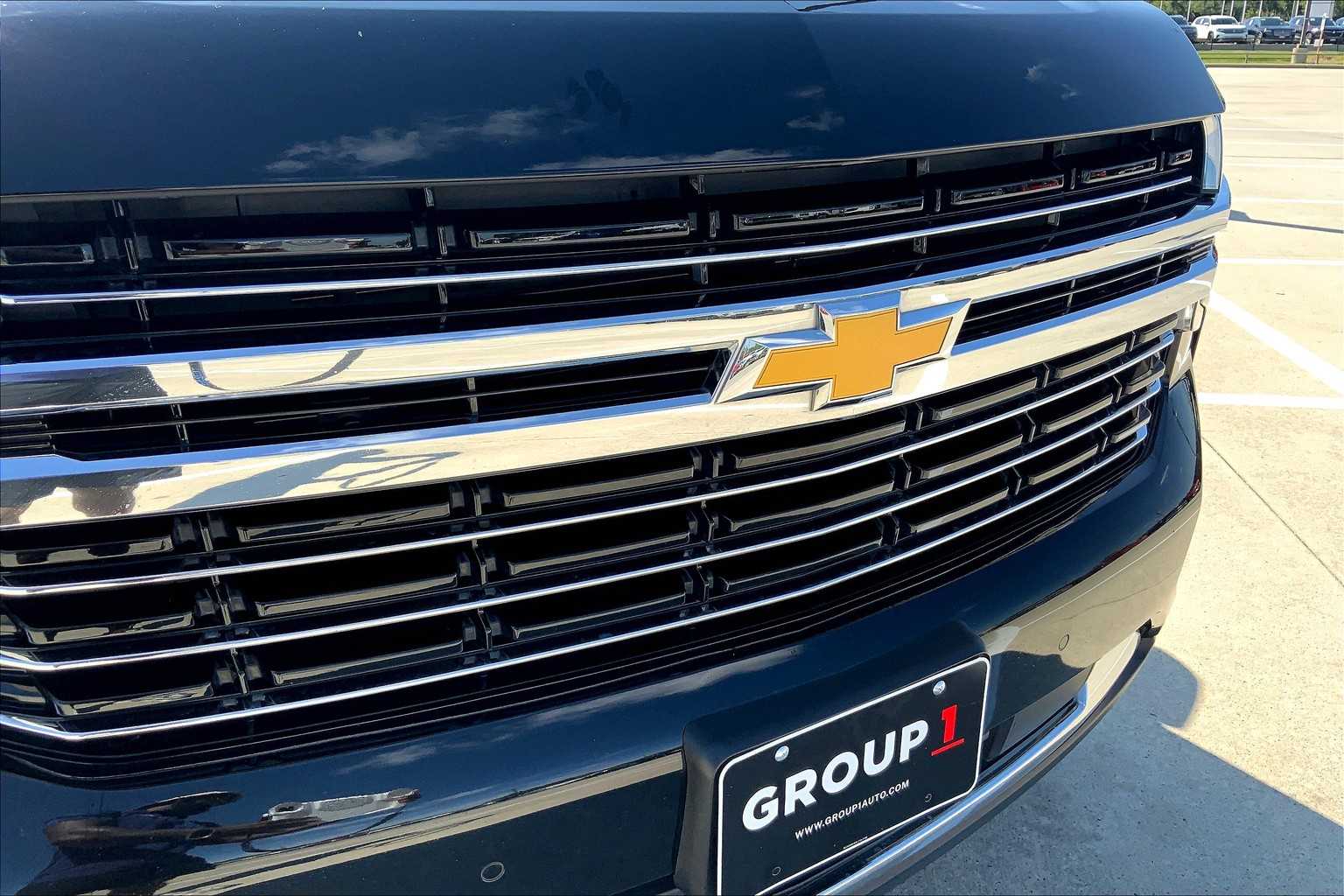 2024 Chevrolet Suburban LT photo 28