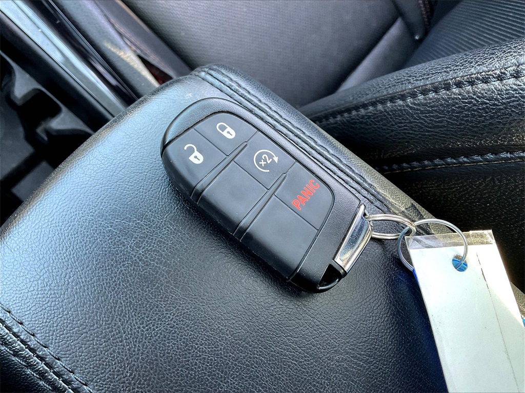 2022 Jeep Compass Latitude Lux photo 28