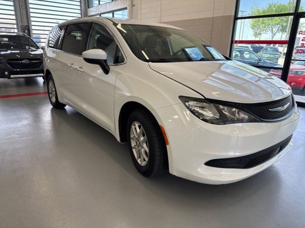 2023 Chrysler Voyager LX photo 3