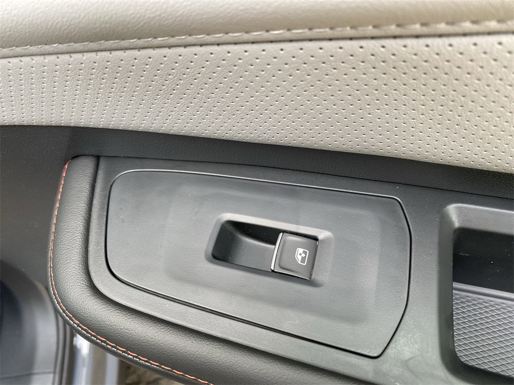 2025 Volkswagen Atlas Peak Edition SE photo 42