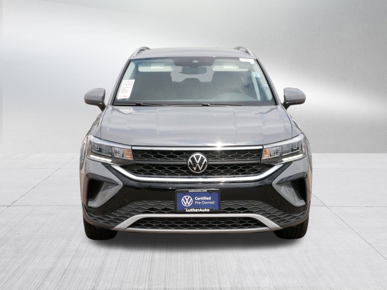 2023 Volkswagen Taos SE photo 2