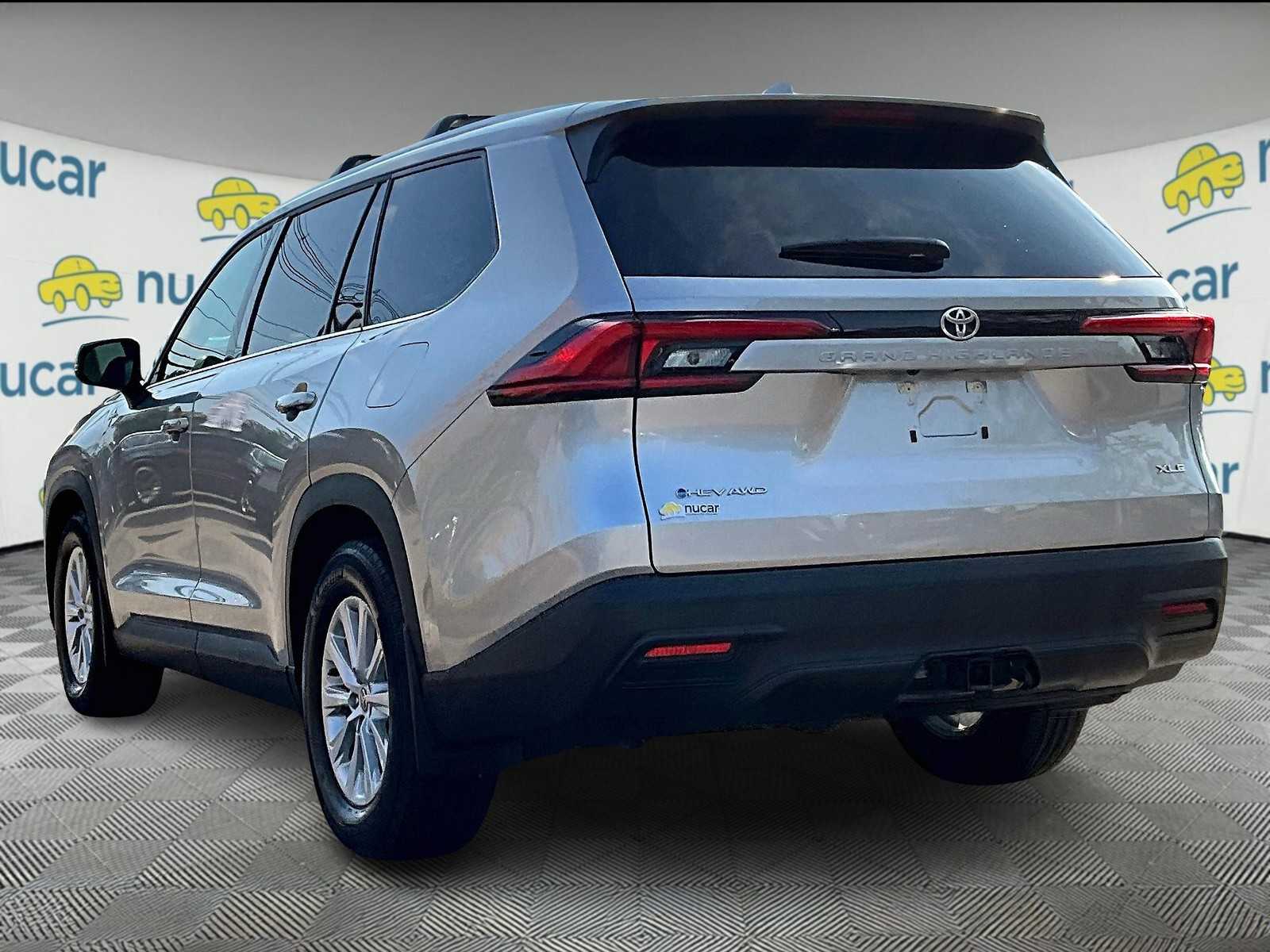 2024 Toyota Highlander Hybrid XLE photo 4