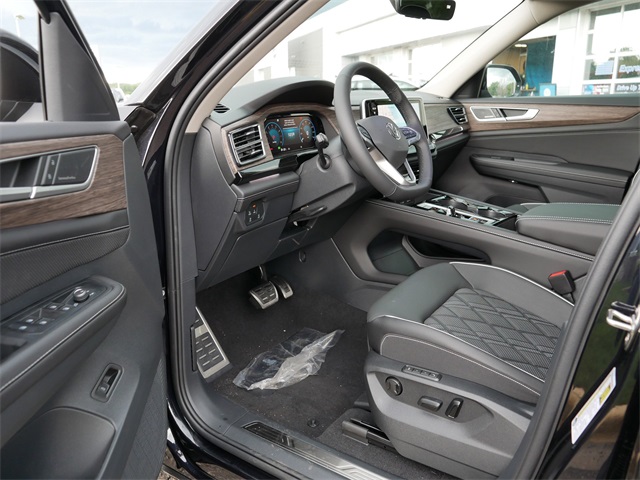 2025 Volkswagen Atlas SEL Premium R-Line photo 7