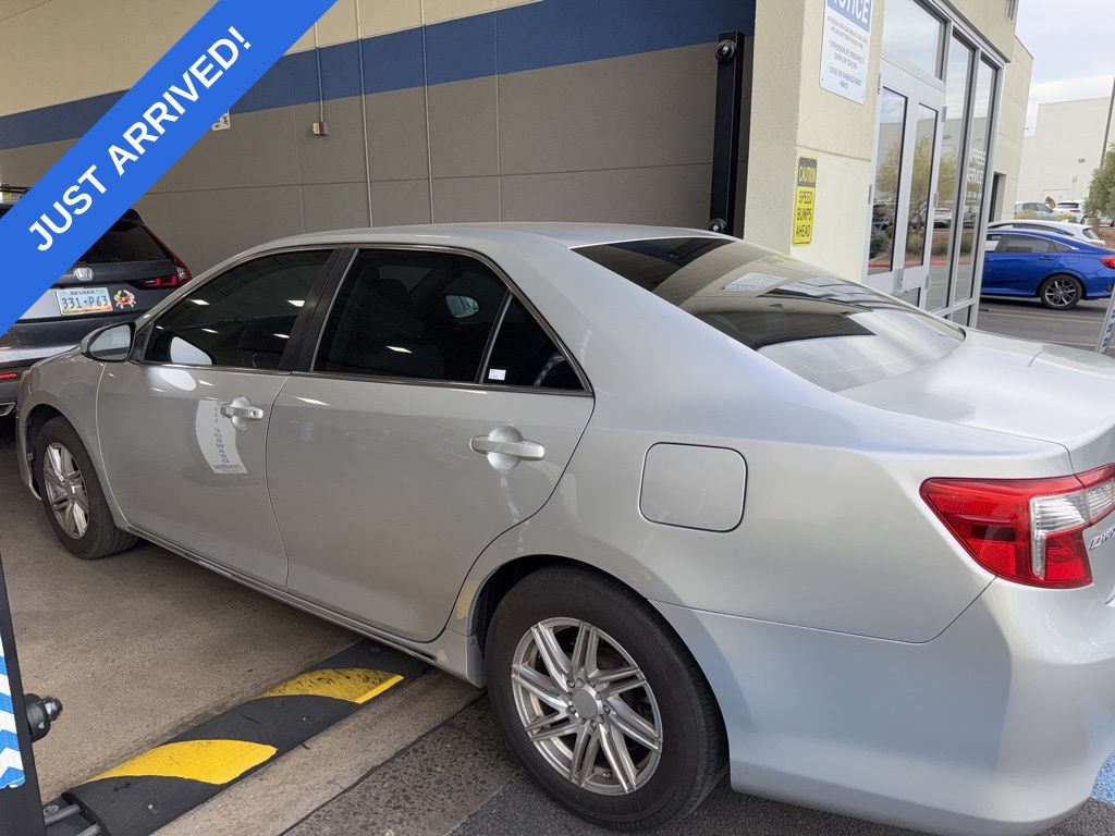 2012 Toyota Camry LE photo 4