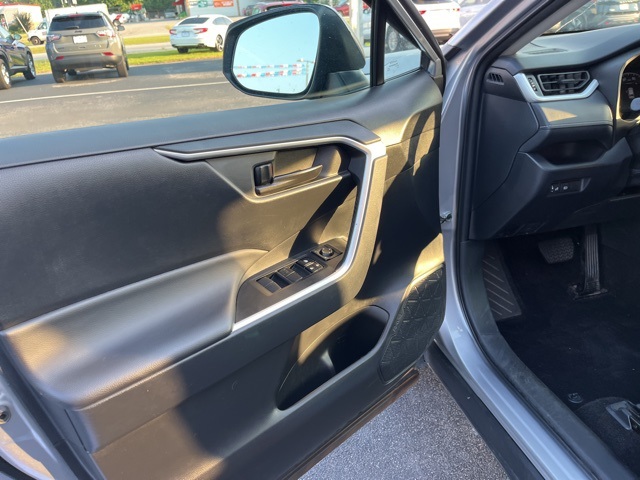 2023 Toyota RAV4 LE photo 5
