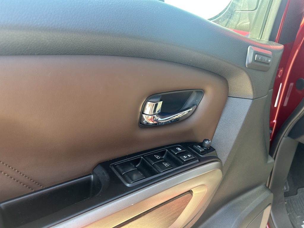 2020 Nissan Titan Platinum Reserve photo 9