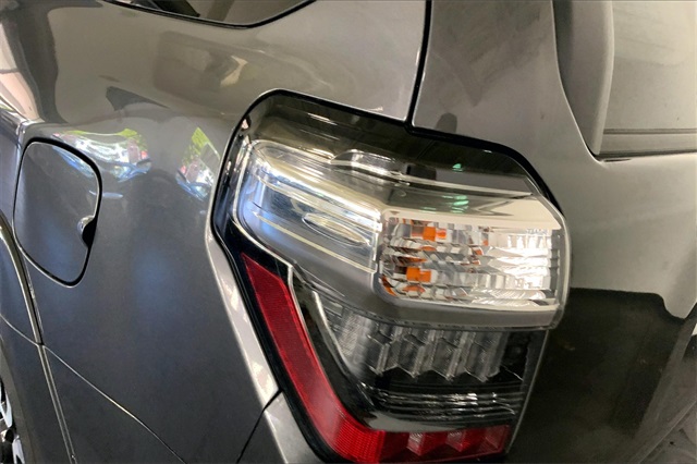 2020 Toyota 4Runner Limited 4WD photo 26