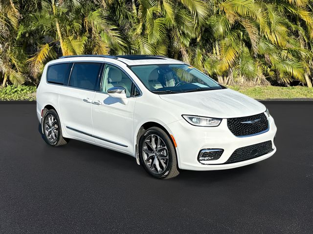 2021 Chrysler Pacifica Limited photo 3