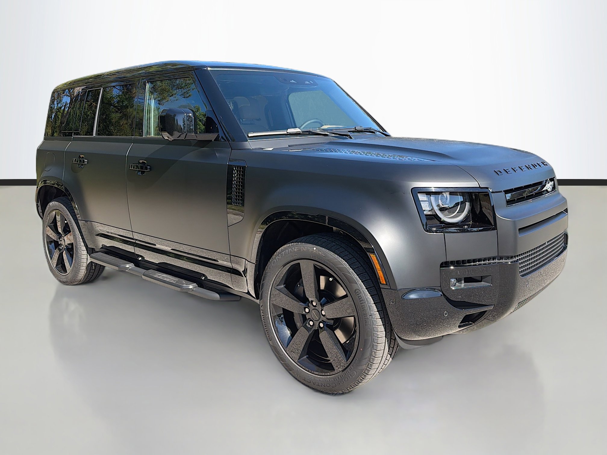 2026 Land Rover Defender 110 X-Dynamic SE photo 4