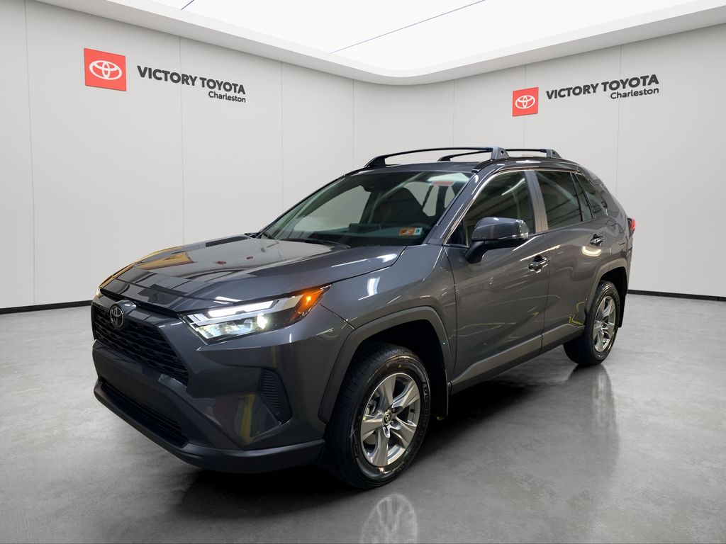 2025 Toyota RAV4 XLE's photo