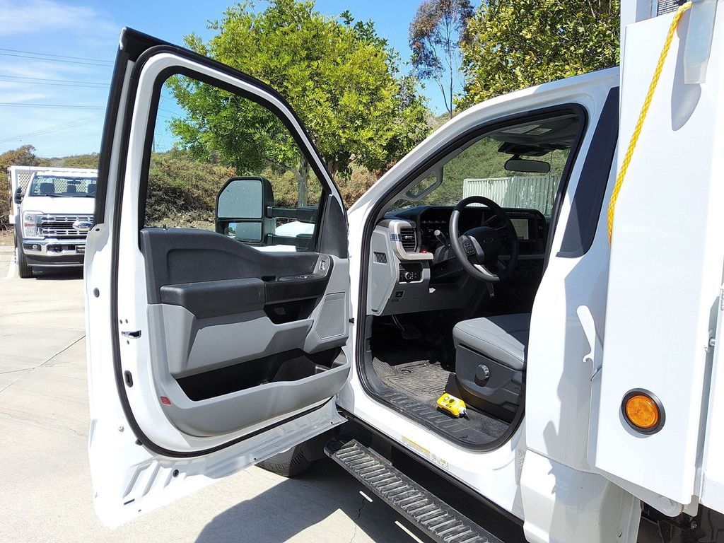 2024 Ford F-550 photo 4