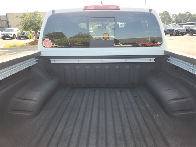 2025 Nissan Frontier Crew Cab SV photo 5