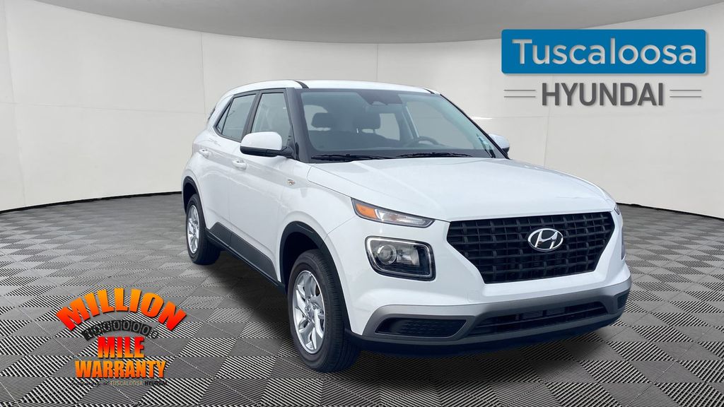 2026 Hyundai Venue SE's photo