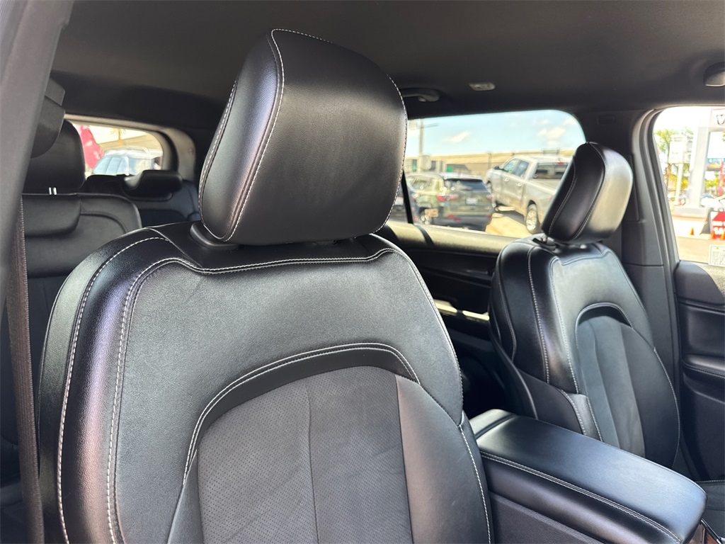 2023 Jeep Grand Cherokee Altitude photo 11