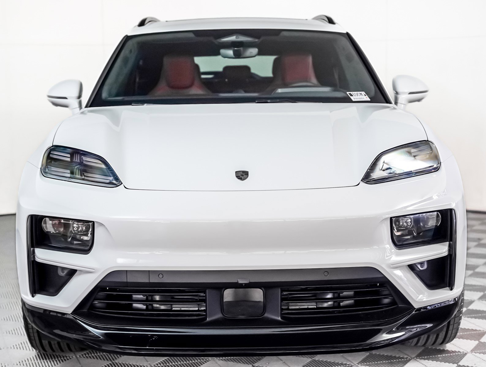 2025 Porsche Macan Electric Turbo photo 7