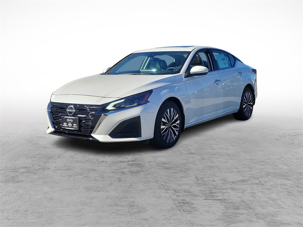 2025 Nissan Altima SV photo 3