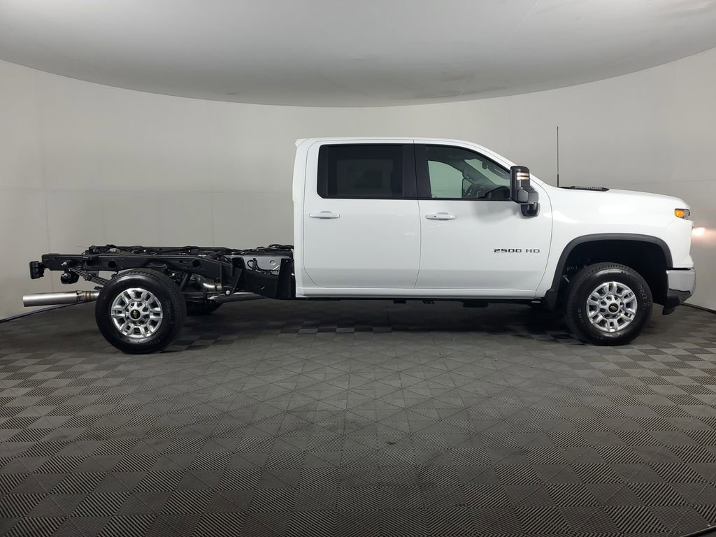 2026 Chevrolet Silverado 2500HD LT photo 3