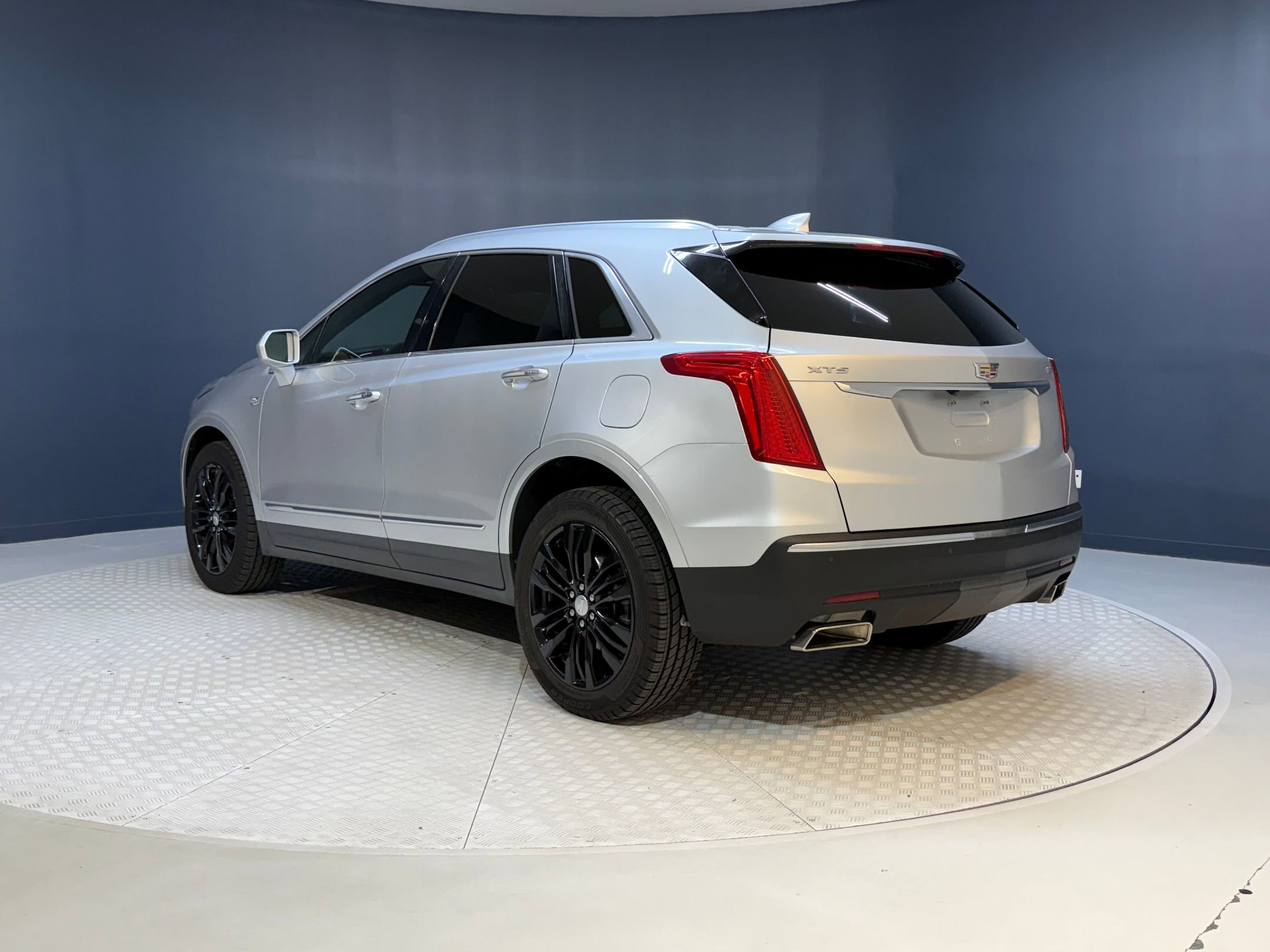 2018 Cadillac XT5 Premium Luxury photo 2