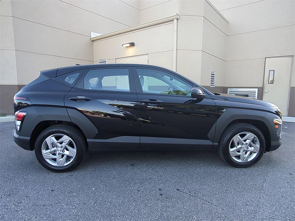 2026 Hyundai Kona SE photo 4
