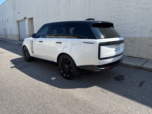 2023 Land Rover Range Rover SE photo 4