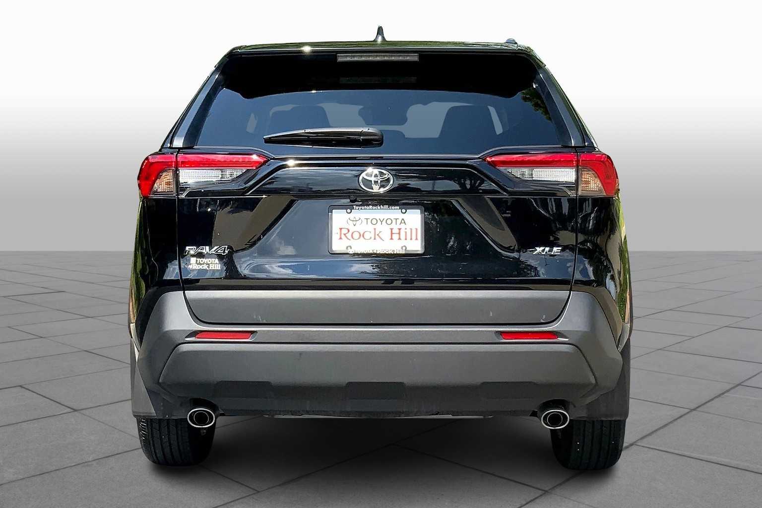 2024 Toyota RAV4 XLE photo 3