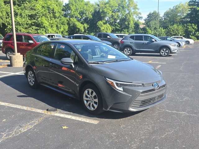 Used 2024 Toyota Corolla LE with VIN JTDBCMFE3R3033502 for sale in Northfield, Minnesota