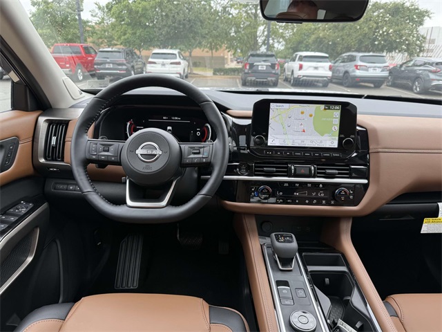 2025 Nissan Pathfinder Platinum photo 17
