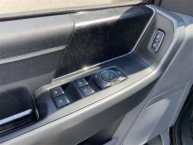 2023 Ford F-150 Lightning XLT photo 8