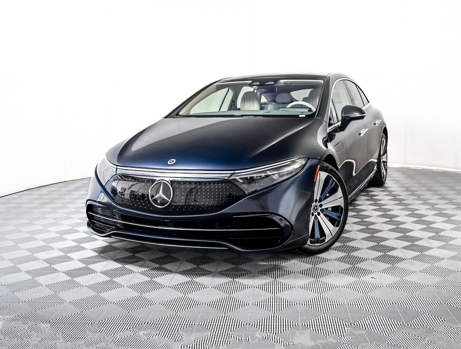 2022 Mercedes-Benz EQS's photo