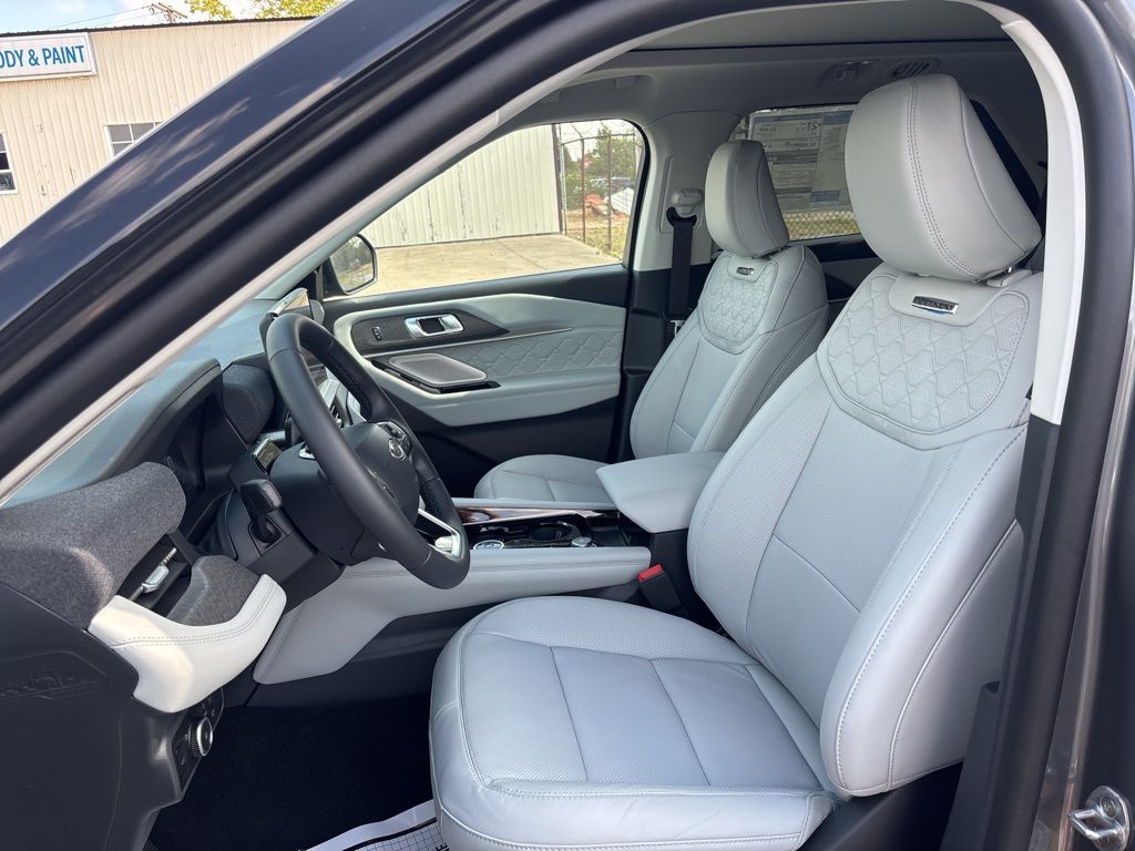 2025 Ford Explorer Platinum photo 24