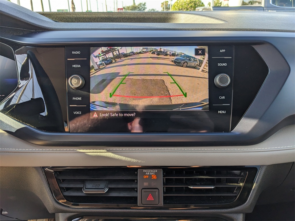 2024 Volkswagen Taos SE photo 23
