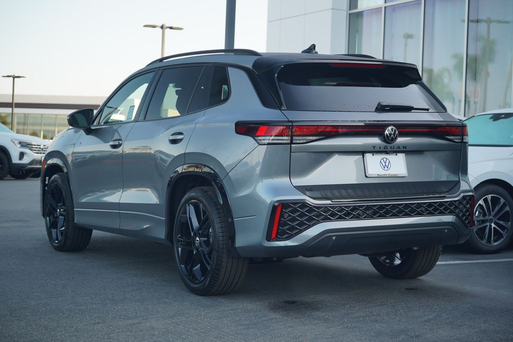 2026 Volkswagen Tiguan SE R-Line Black photo 3