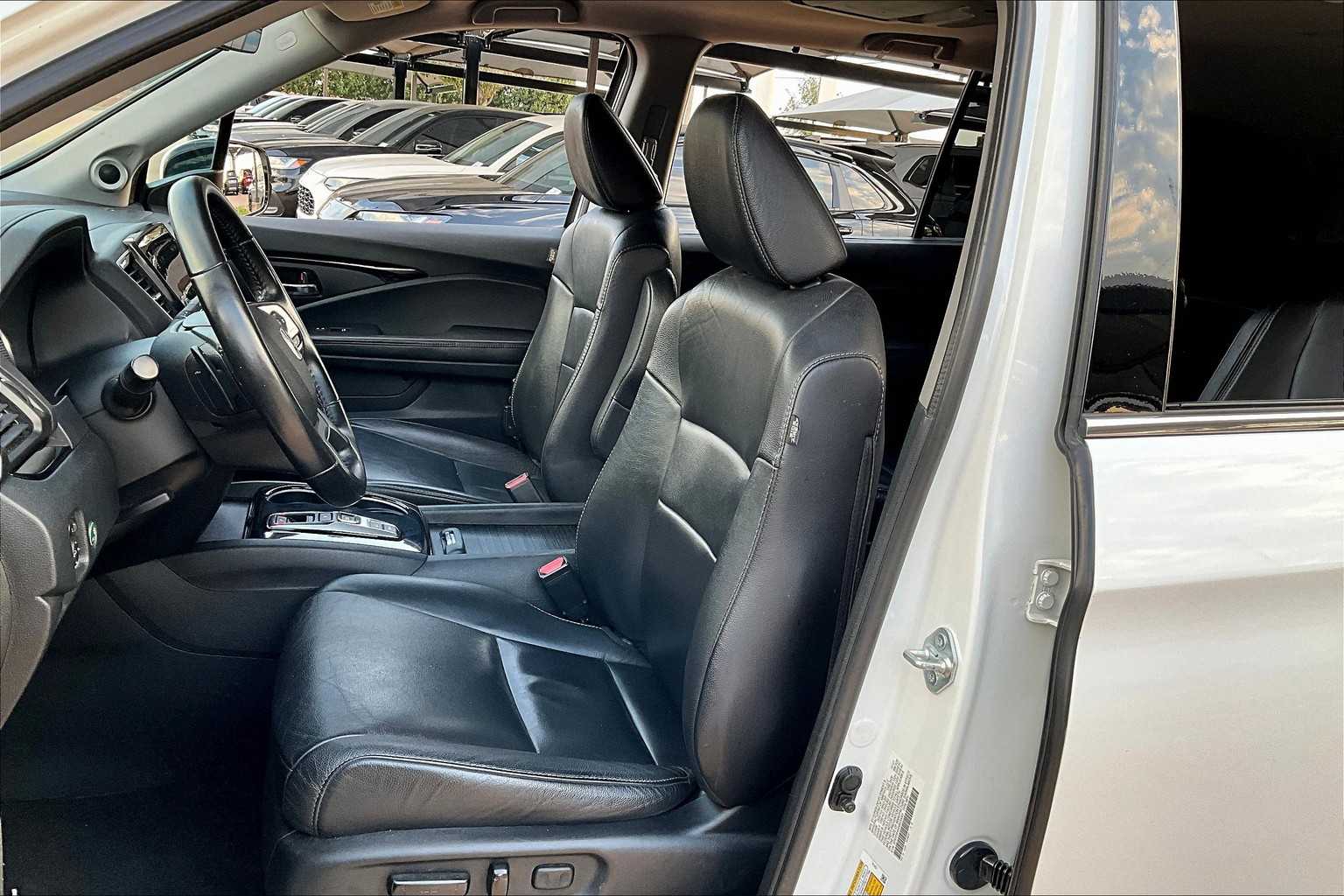 2022 Honda Pilot Touring photo 7