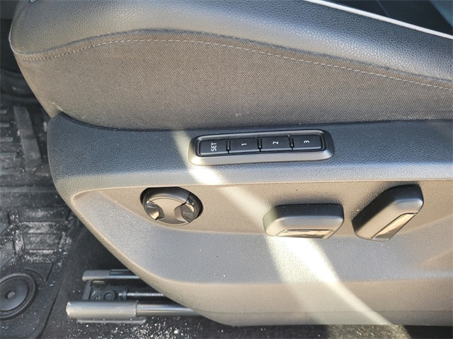 2019 Volkswagen Tiguan SEL Premium photo 4