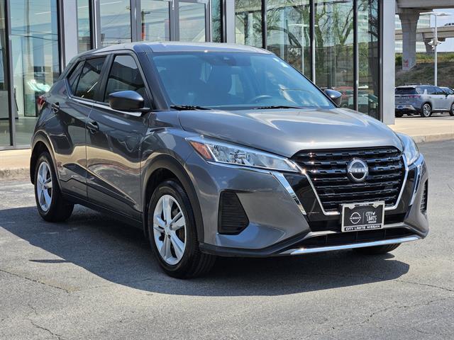 2023 Nissan Kicks S photo 2