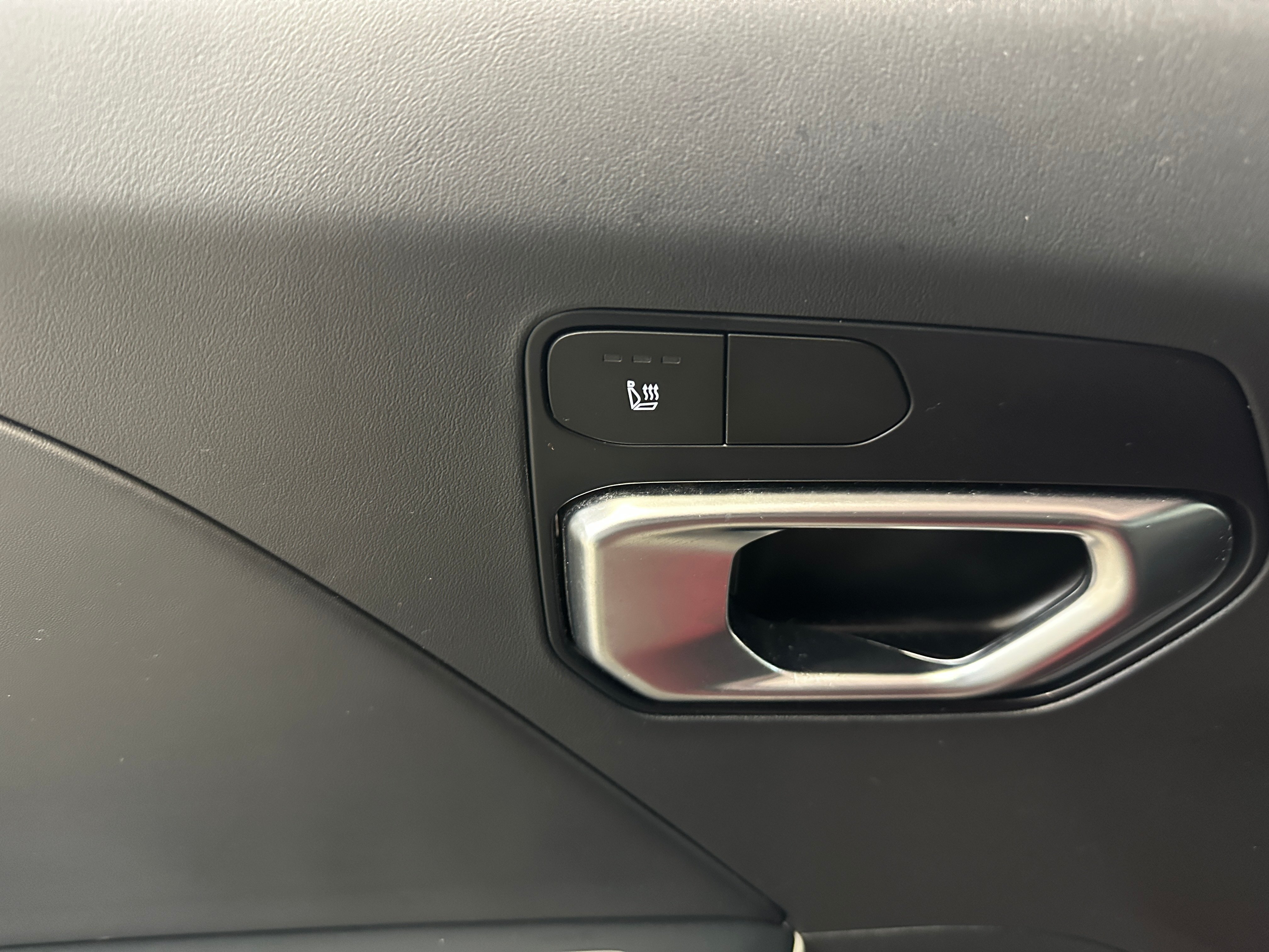 2025 Kia K4 GT-Line photo 2