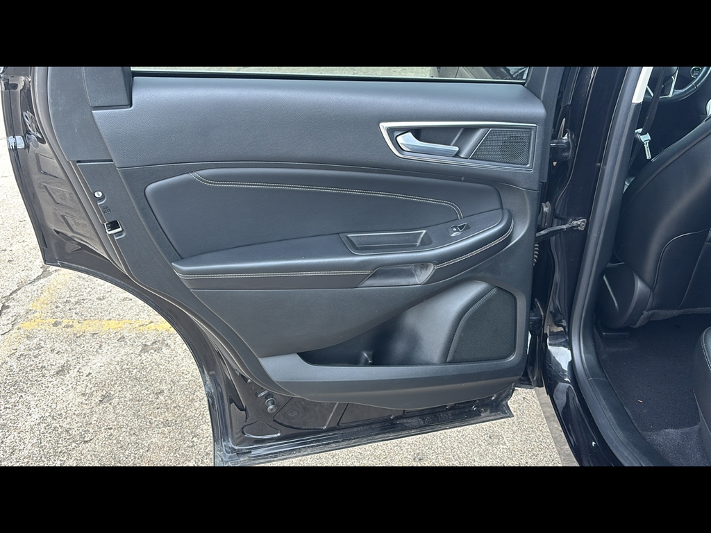 2022 Ford Edge Titanium photo 19