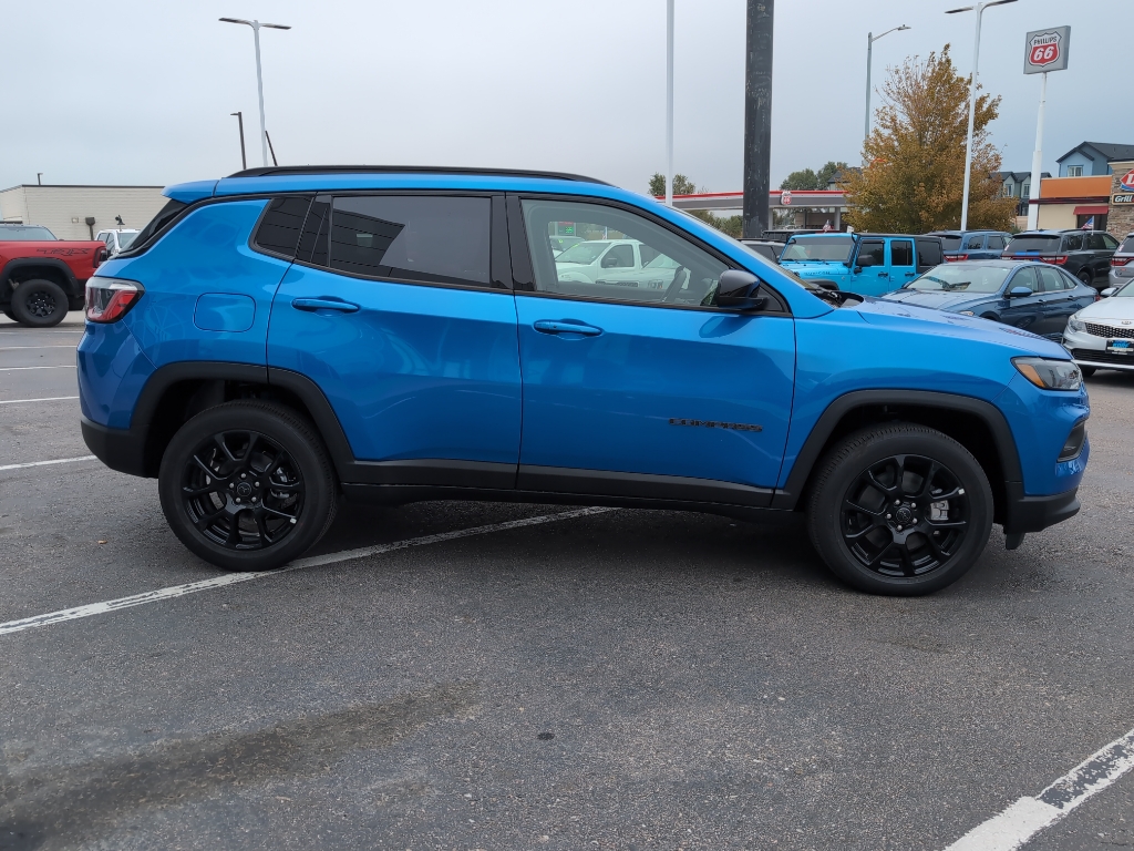 2025 Jeep Compass Latitude photo 3