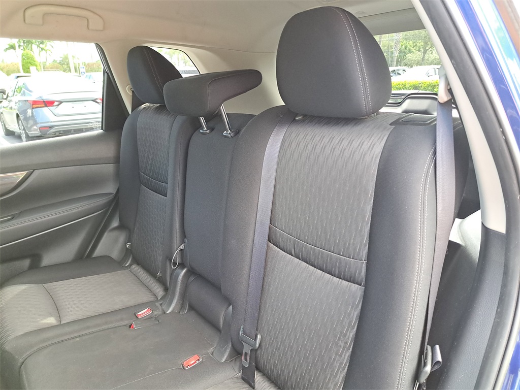 2020 Nissan Rogue SV photo 13