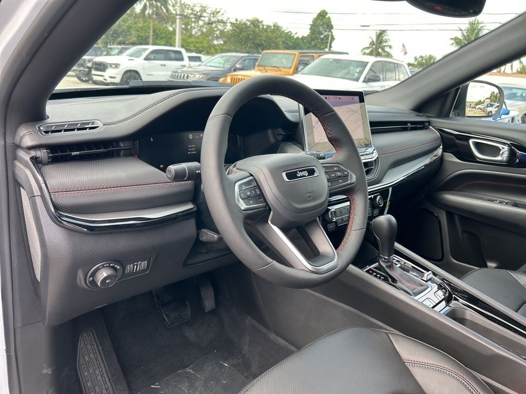 2025 Jeep Compass Trailhawk photo 10