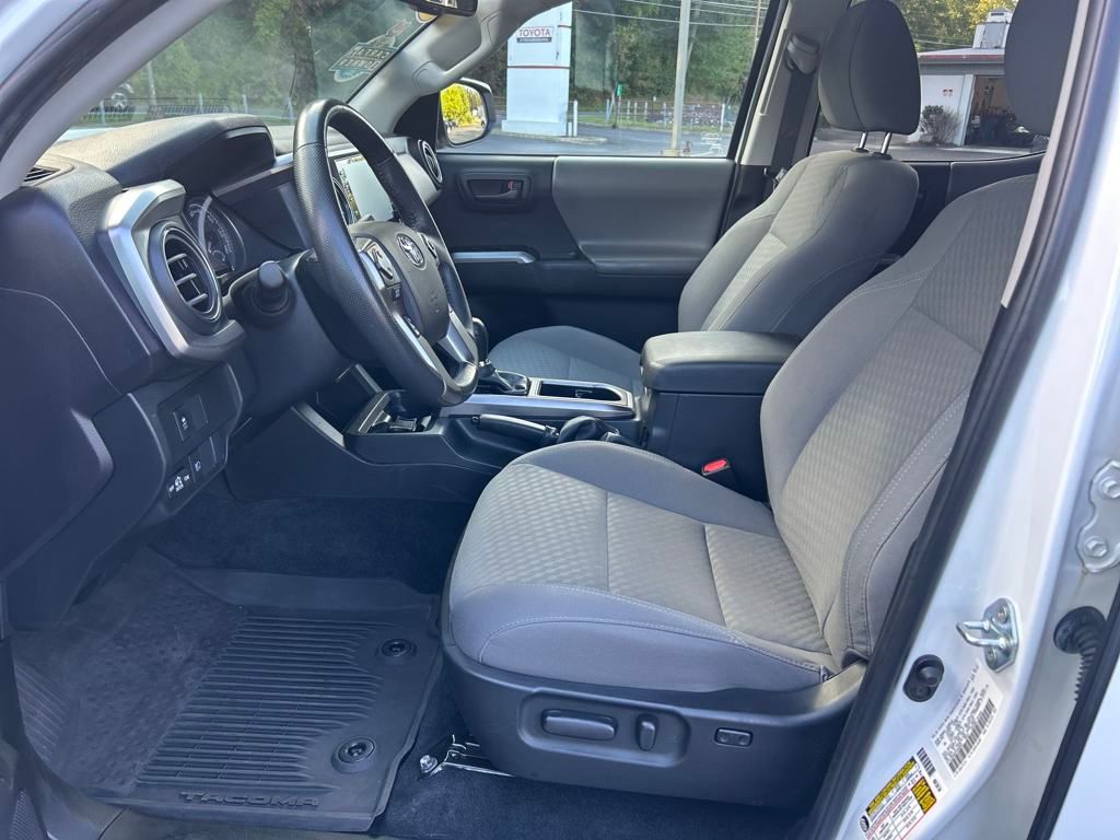 2022 Toyota Tacoma SR5 photo 9