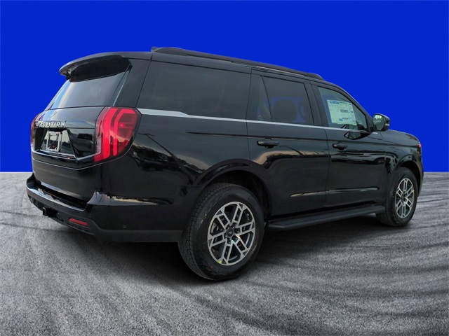 2025 Ford Expedition photo 3