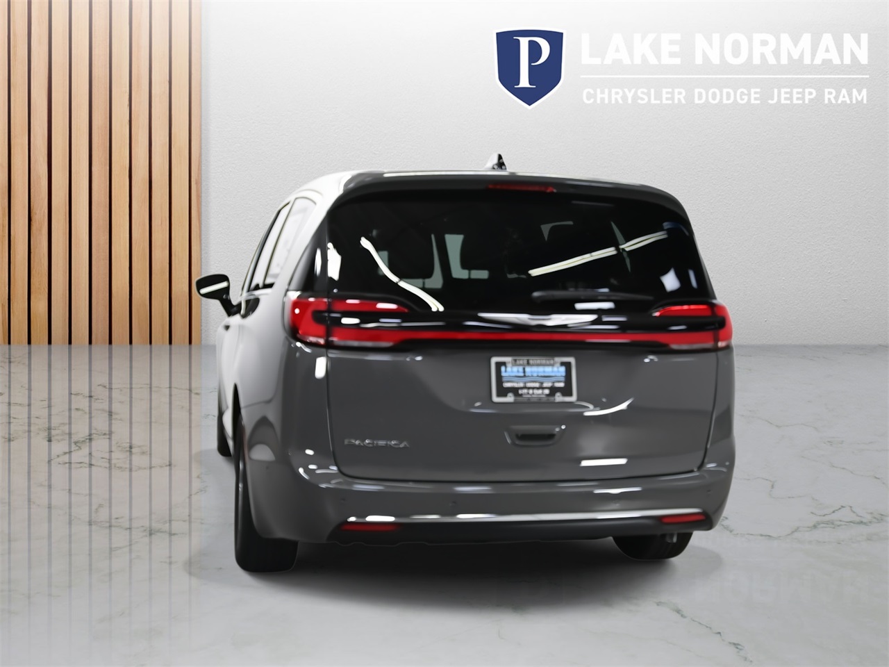 2025 Chrysler Pacifica photo 4