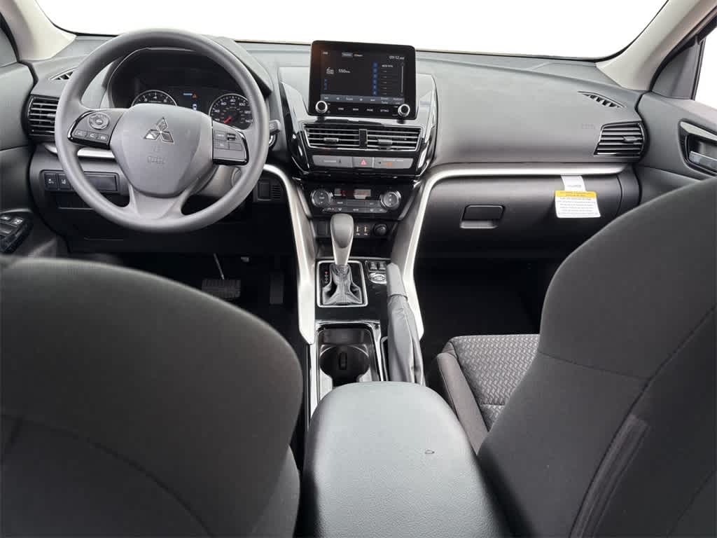 2025 Mitsubishi Eclipse Cross LE photo 4